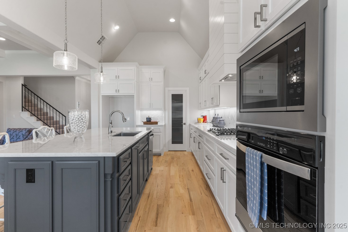 2833 E 142nd Street S Property Photo 17