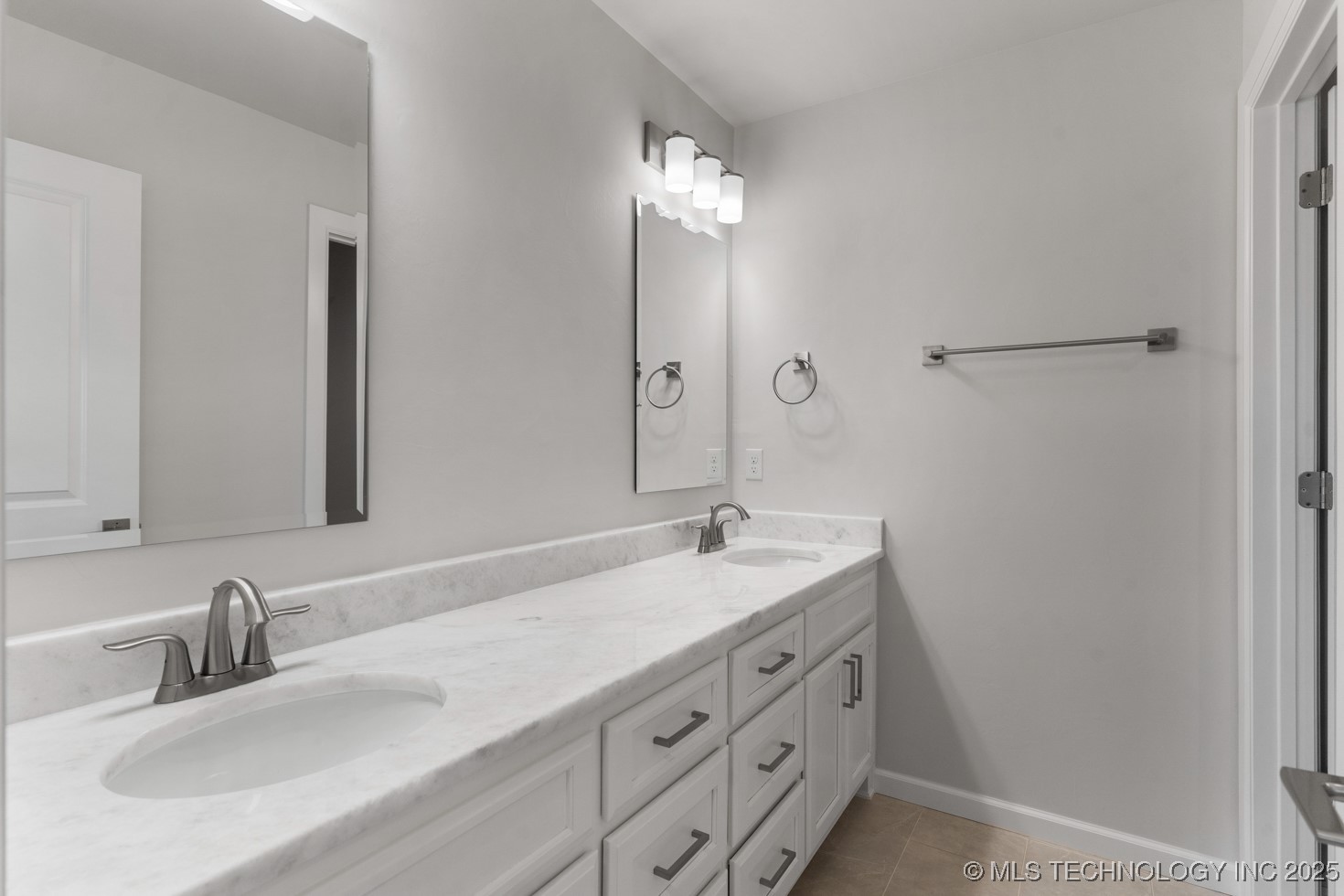 2833 E 142nd Street S Property Photo 42