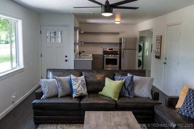 4621 S Riverside Drive Property Photo 3