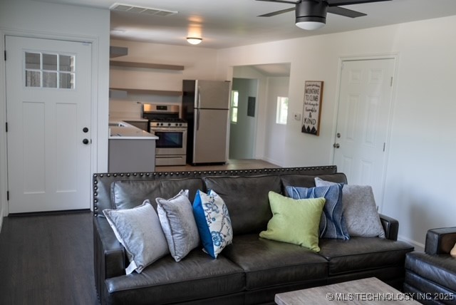 4621 S Riverside Drive Property Photo 4