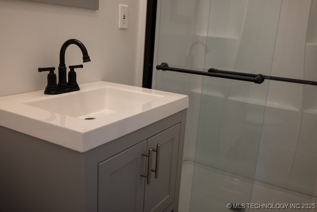 4621 S Riverside Drive Property Photo 7