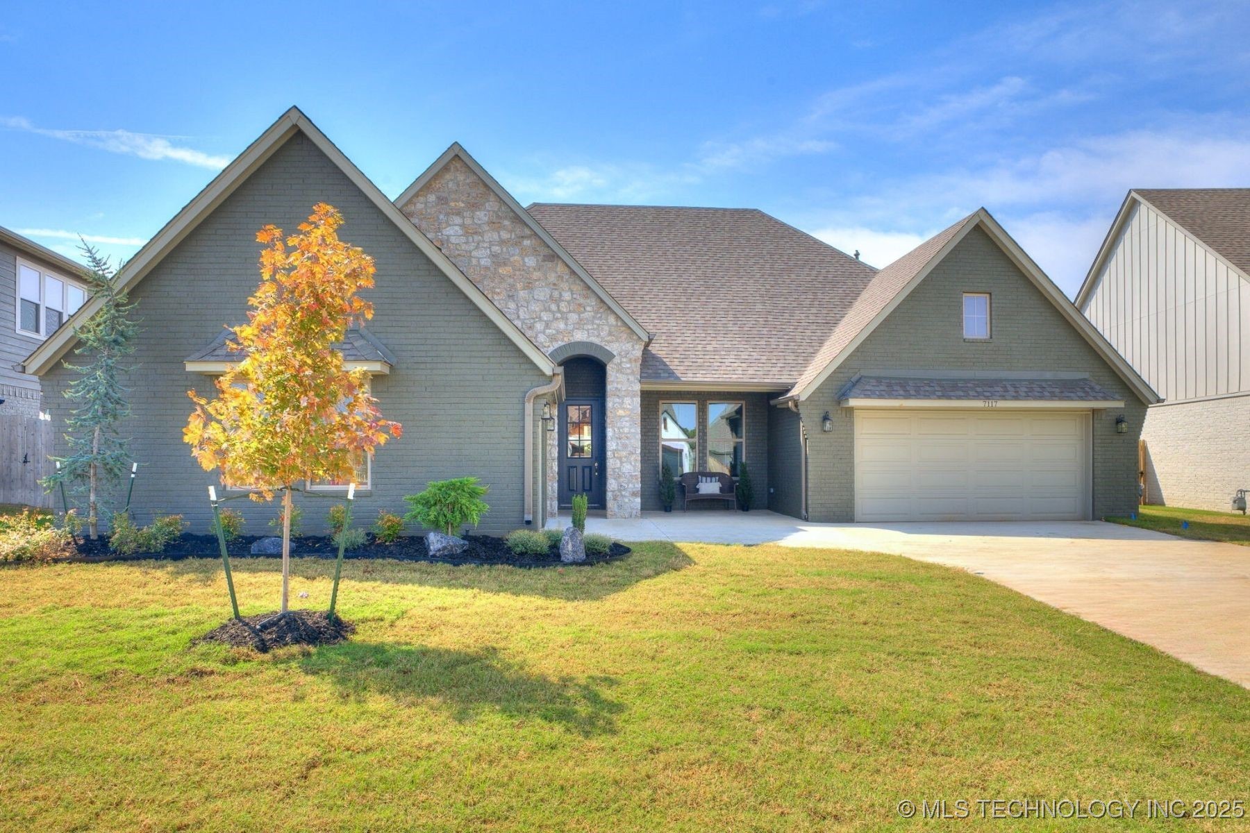 7117 E Queens Street Property Photo 1