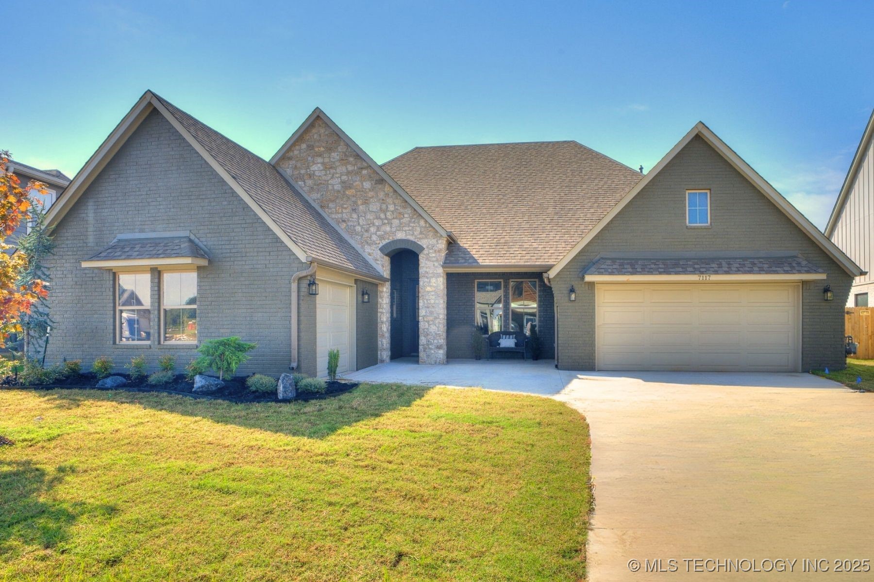 7117 E Queens Street Property Photo 2