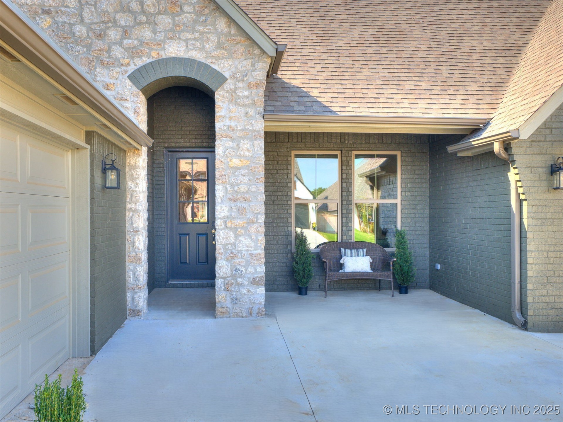 7117 E Queens Street Property Photo 3