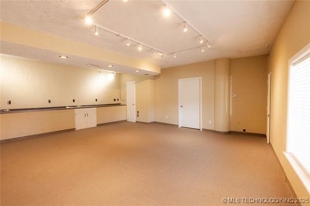 201 W Main Property Photo 7