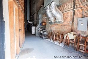 201 W Main Property Photo 9