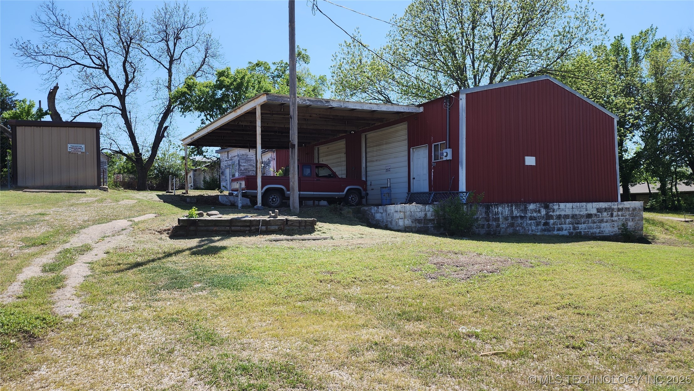 703 Illinois Street Property Photo 1