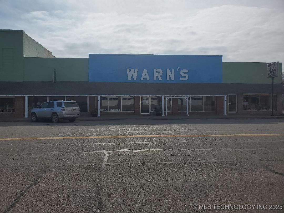 507 W Broadway Street Property Photo 2