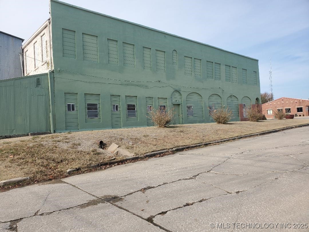 507 W Broadway Street Property Photo 3