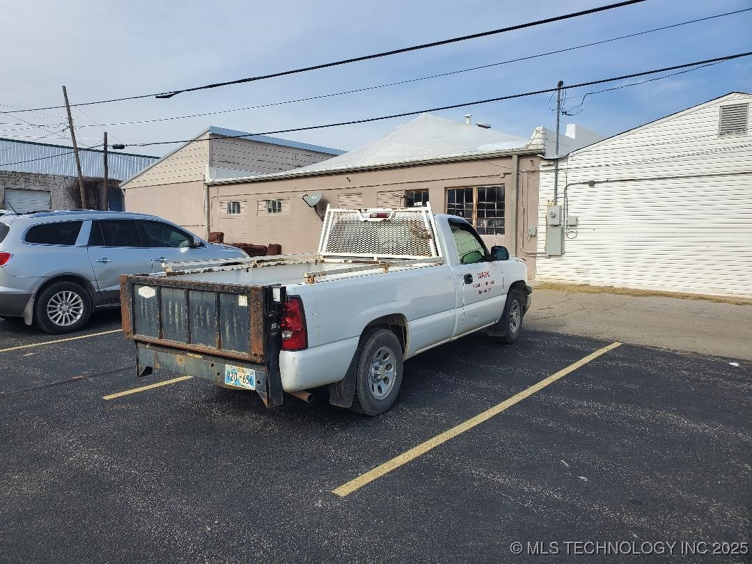 507 W Broadway Street Property Photo 5