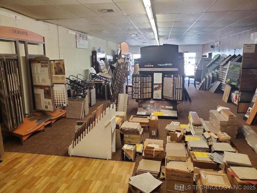 507 W Broadway Street Property Photo 7