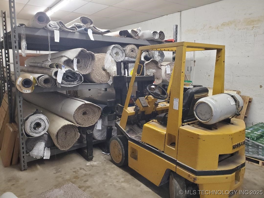 507 W Broadway Street Property Photo 9