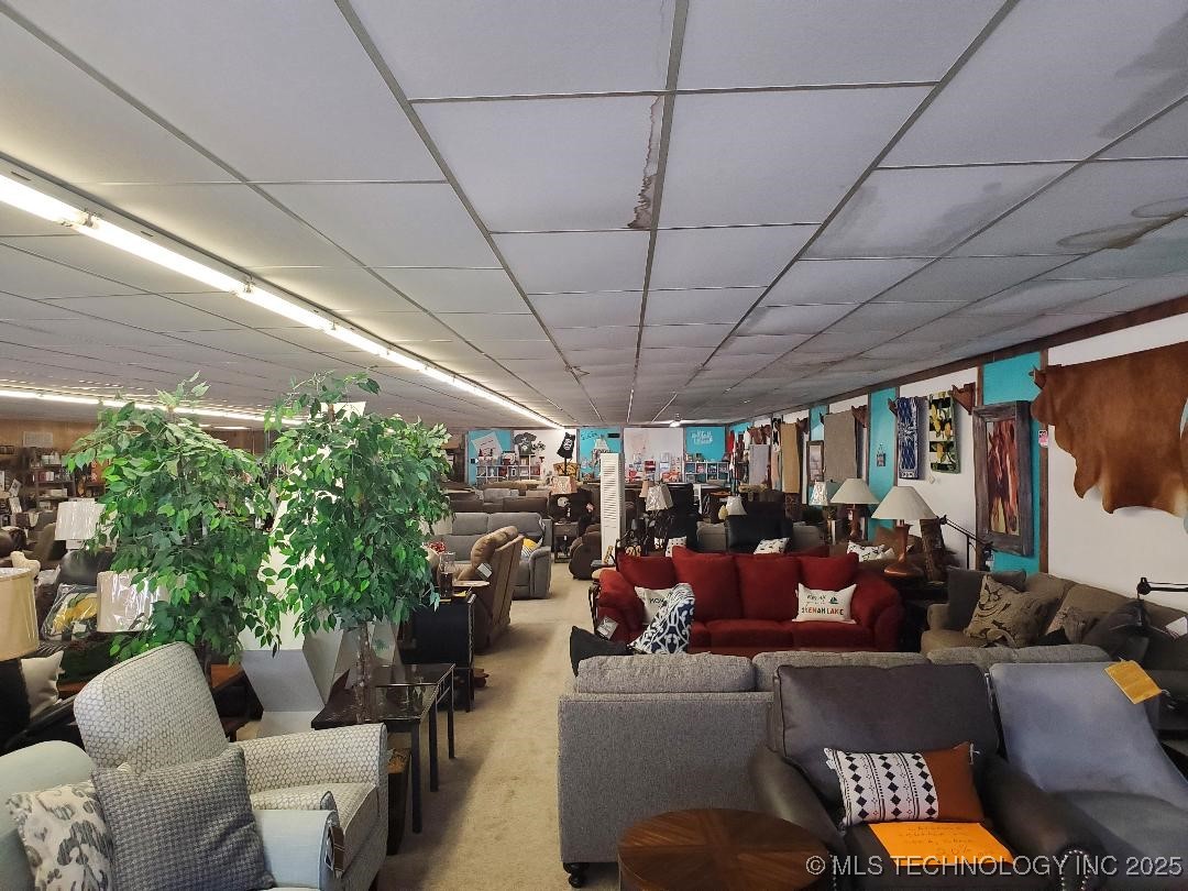 507 W Broadway Street Property Photo 11