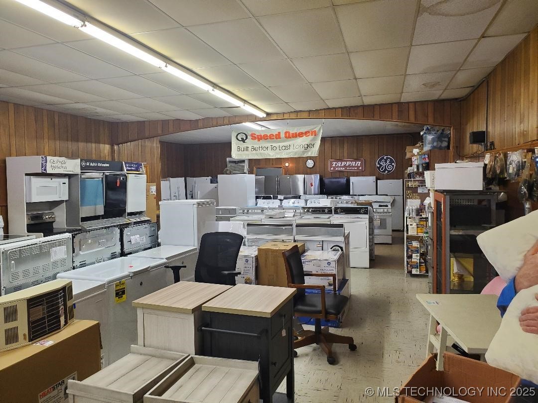 507 W Broadway Street Property Photo 15