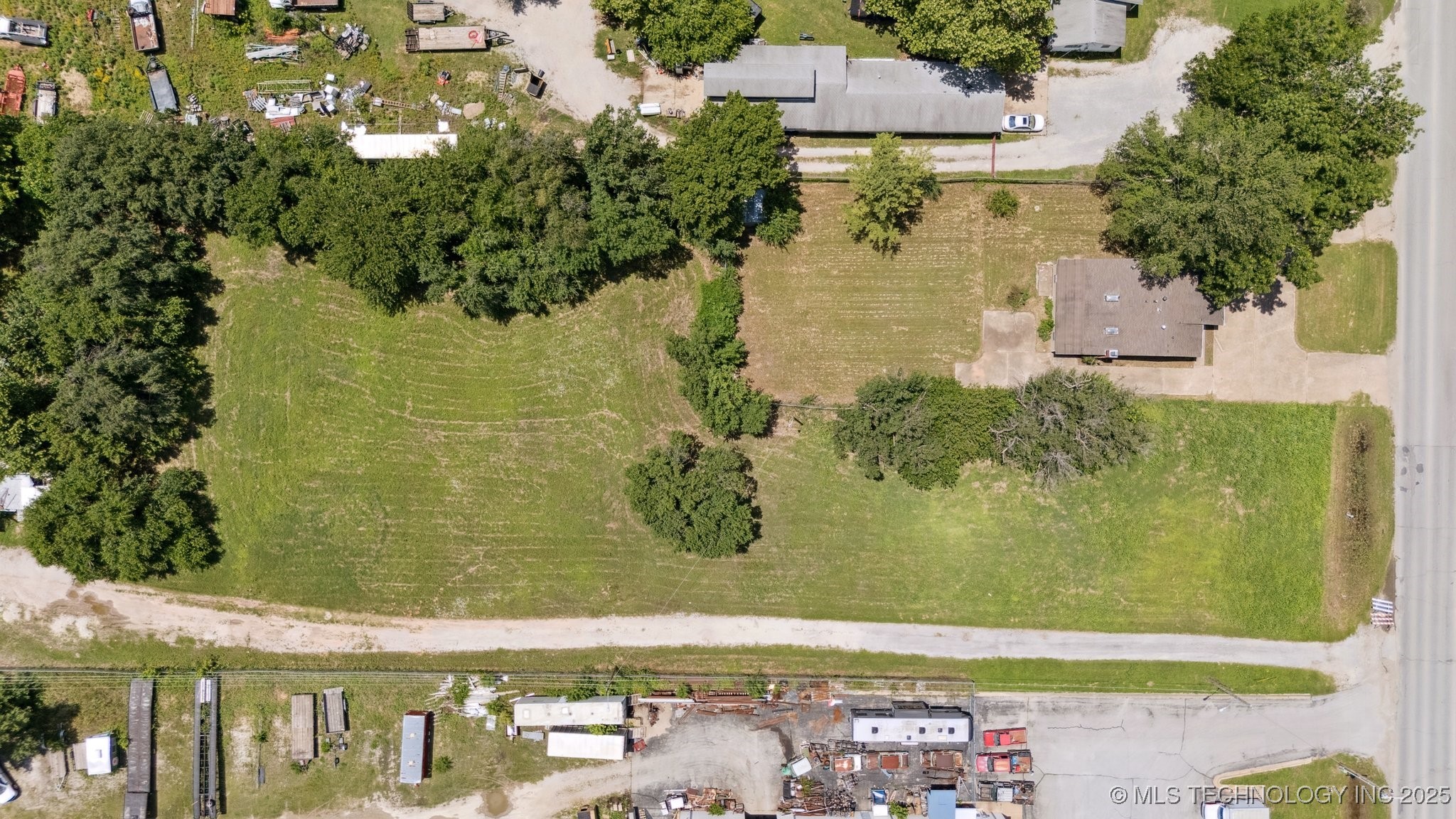 000 E 131st Street Property Photo 4