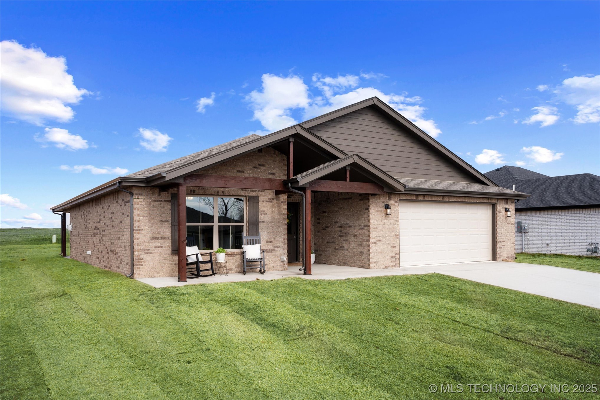 5822 Coldspring Lane Property Photo 2