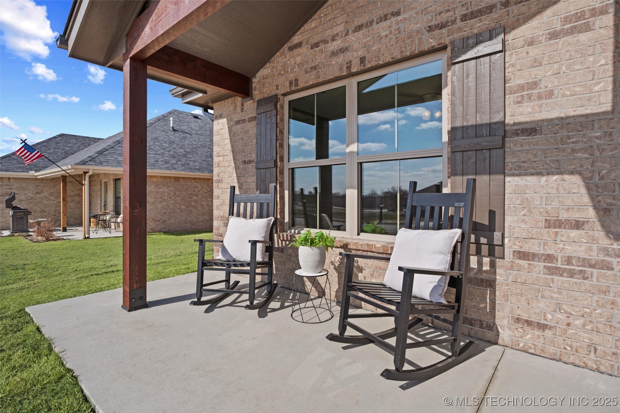 5822 Coldspring Lane Property Photo 3