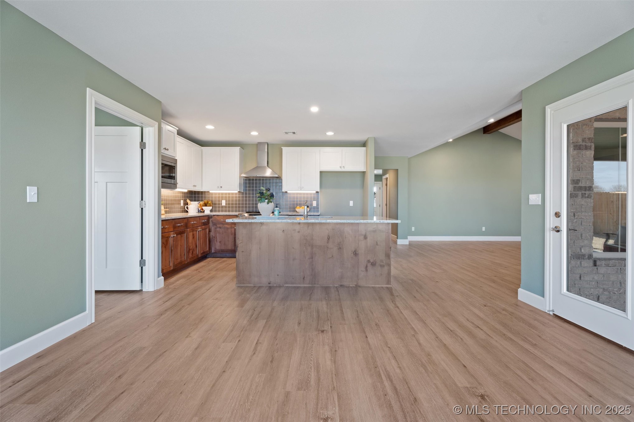 5822 Coldspring Lane Property Photo 12