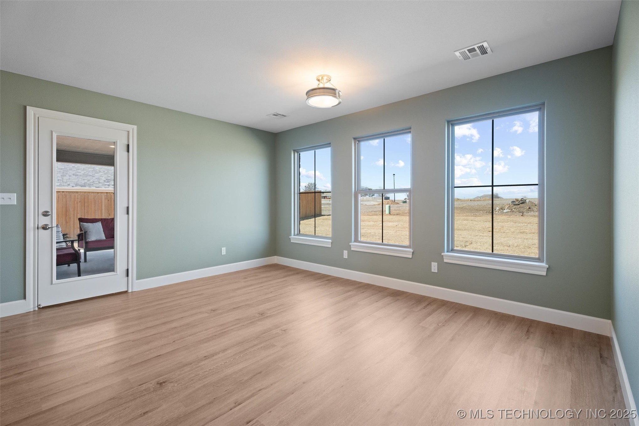 5822 Coldspring Lane Property Photo 14