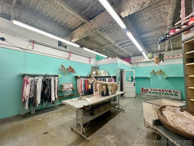 3218 W Broadway Street Property Photo 4