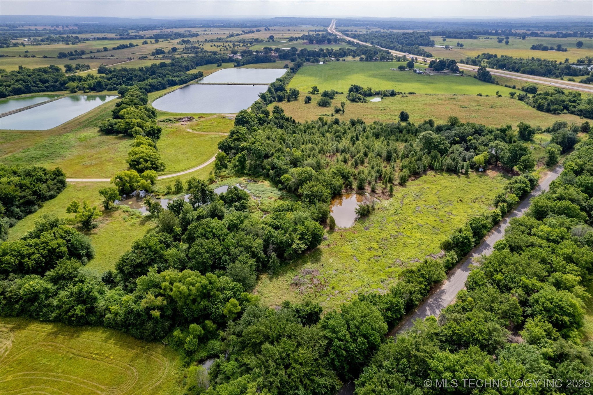 19202 S Old Highway 2 Property Photo 3