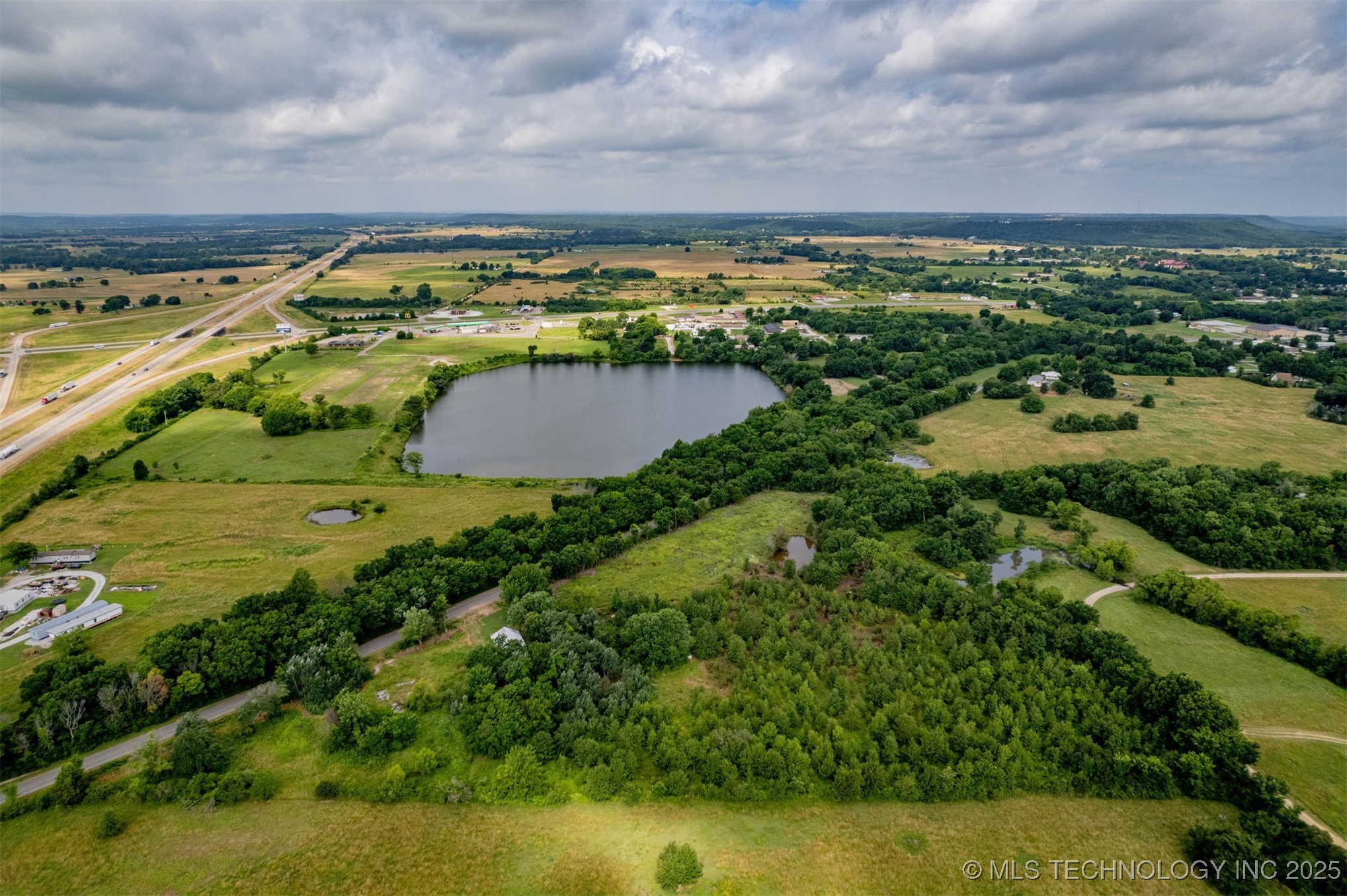 19202 S Old Highway 2 Property Photo 4
