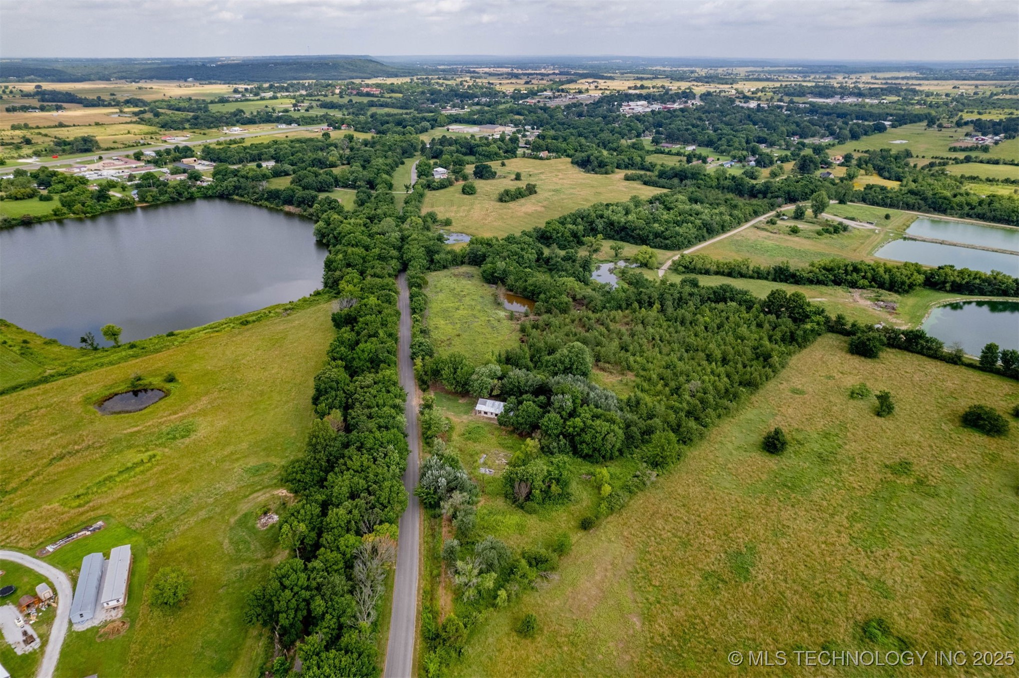 19202 S Old Highway 2 Property Photo 5