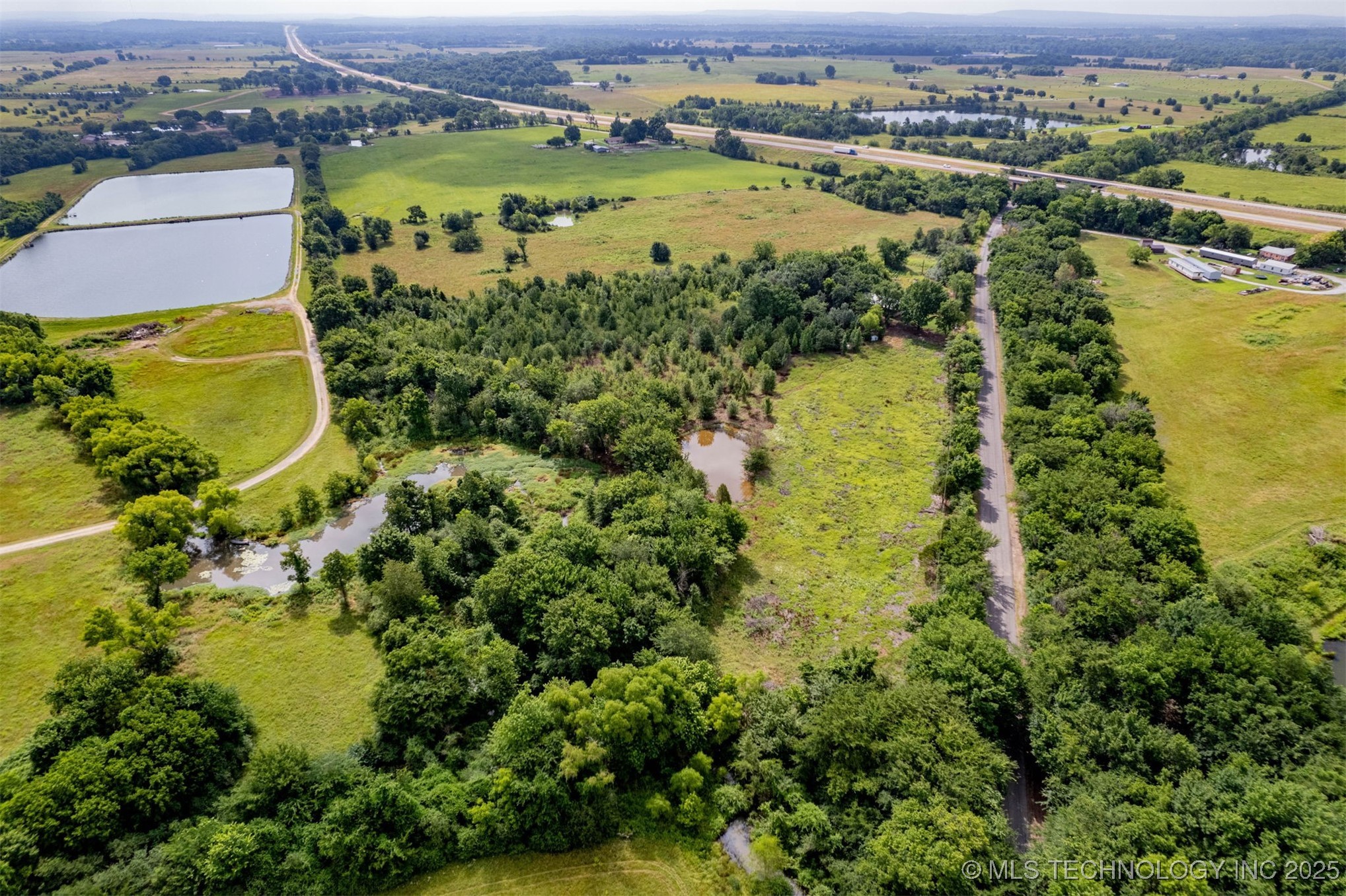 19202 S Old Highway 2 Property Photo 11