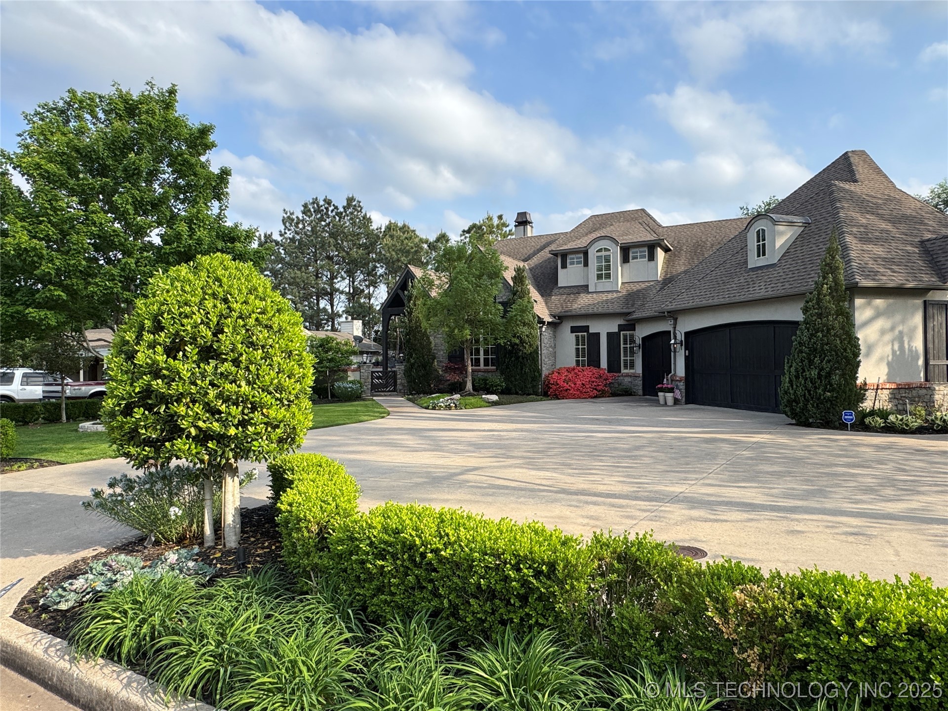 2920 E 27th Place Property Photo 2