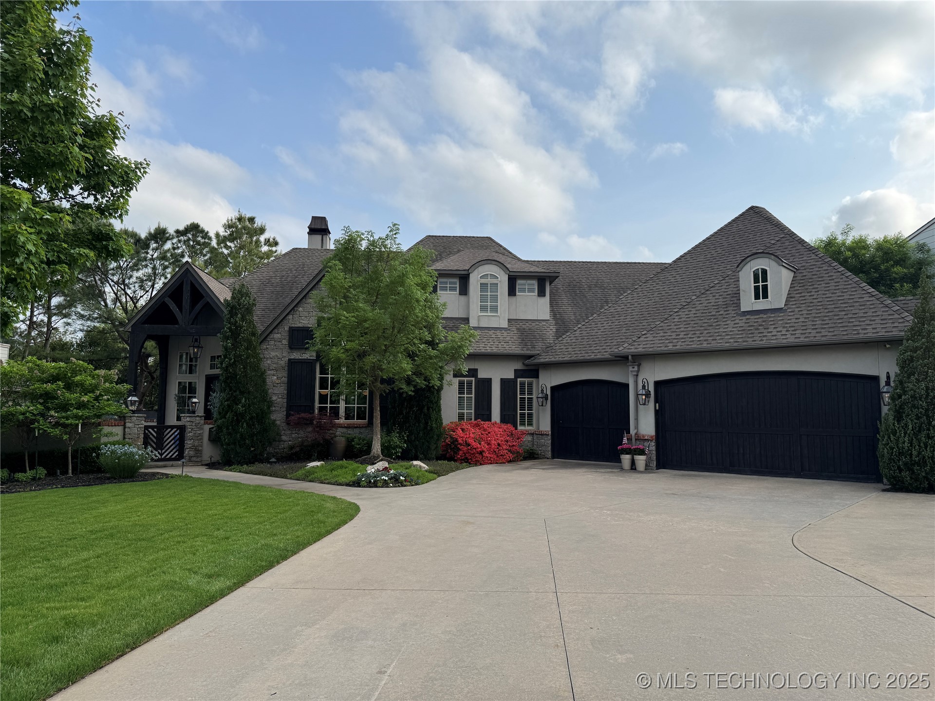 2920 E 27th Place Property Photo 3