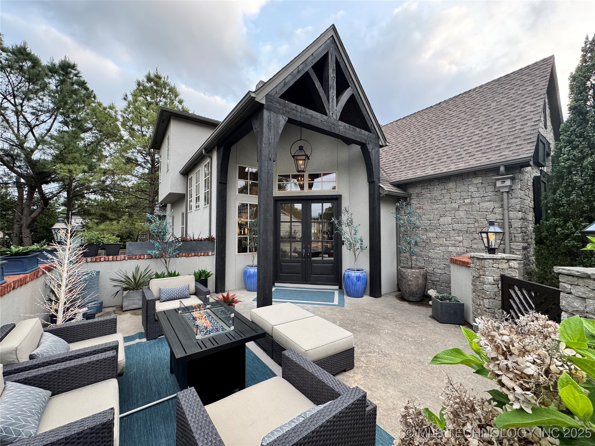 2920 E 27th Place Property Photo 6