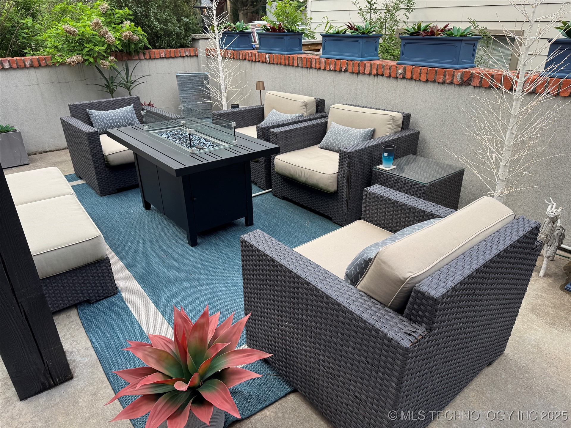 2920 E 27th Place Property Photo 8