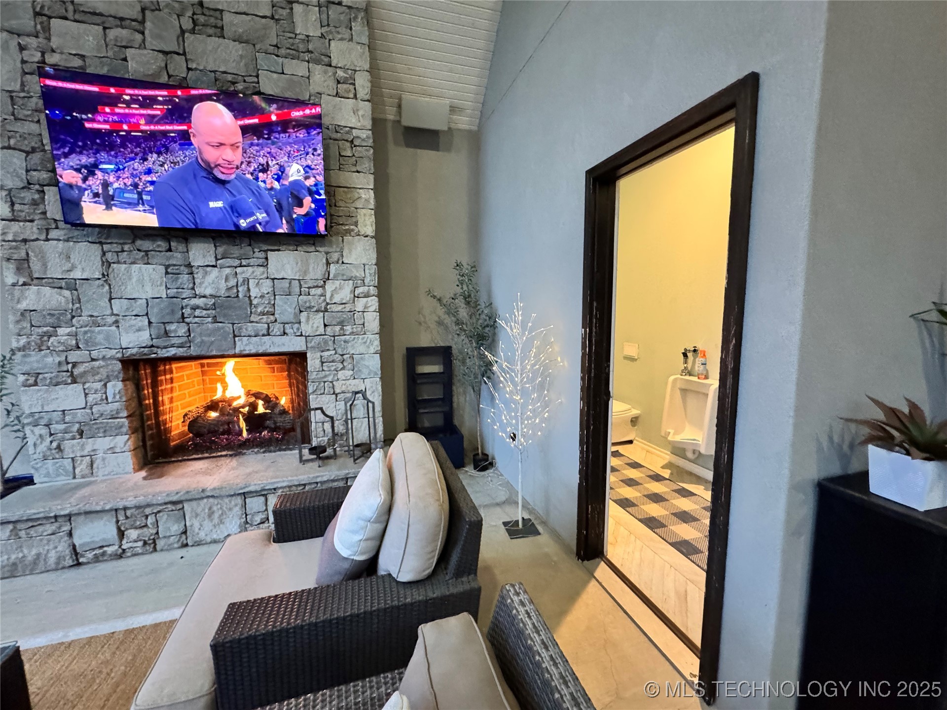 2920 E 27th Place Property Photo 53