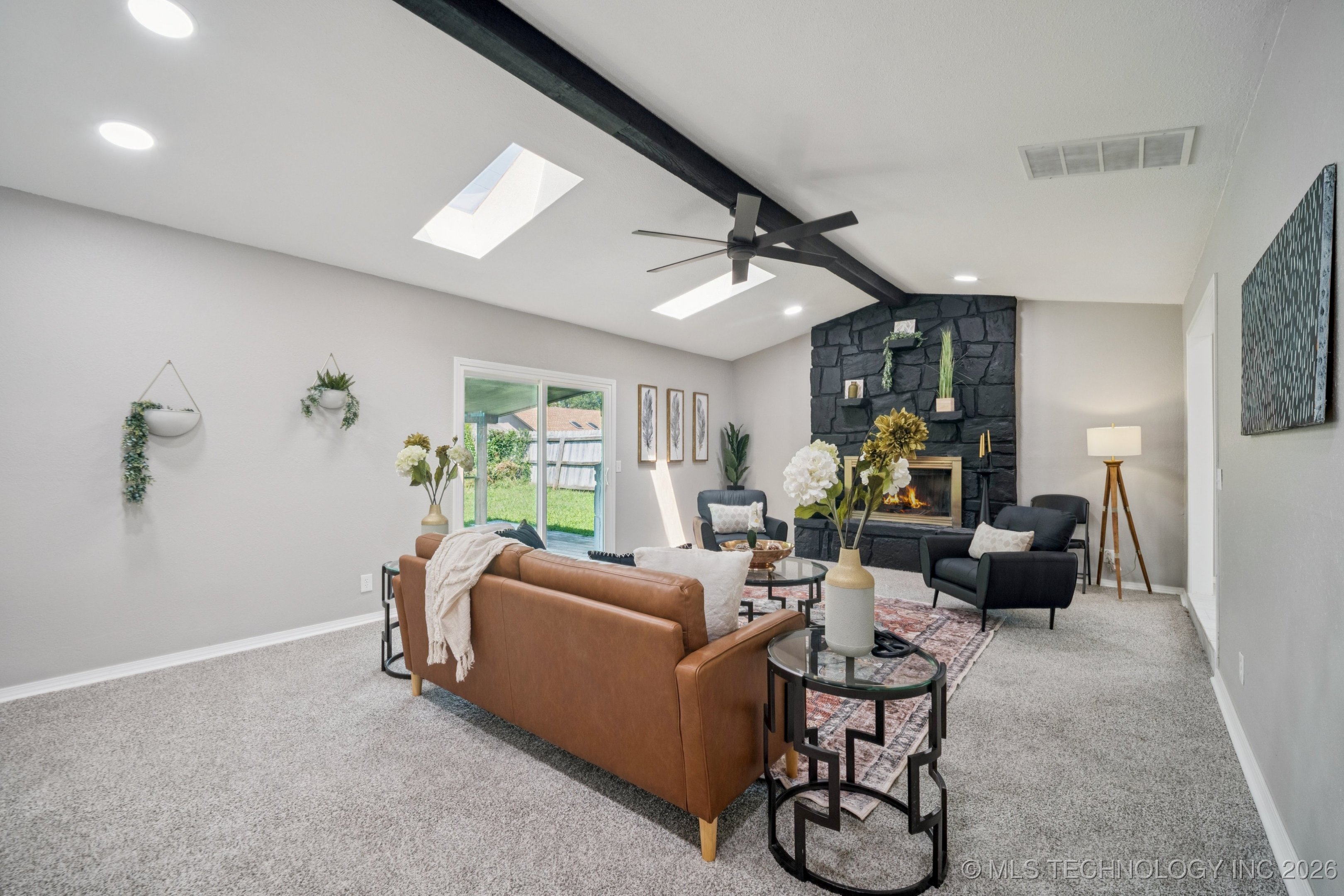 2712 S Fir Avenue Property Photo 4