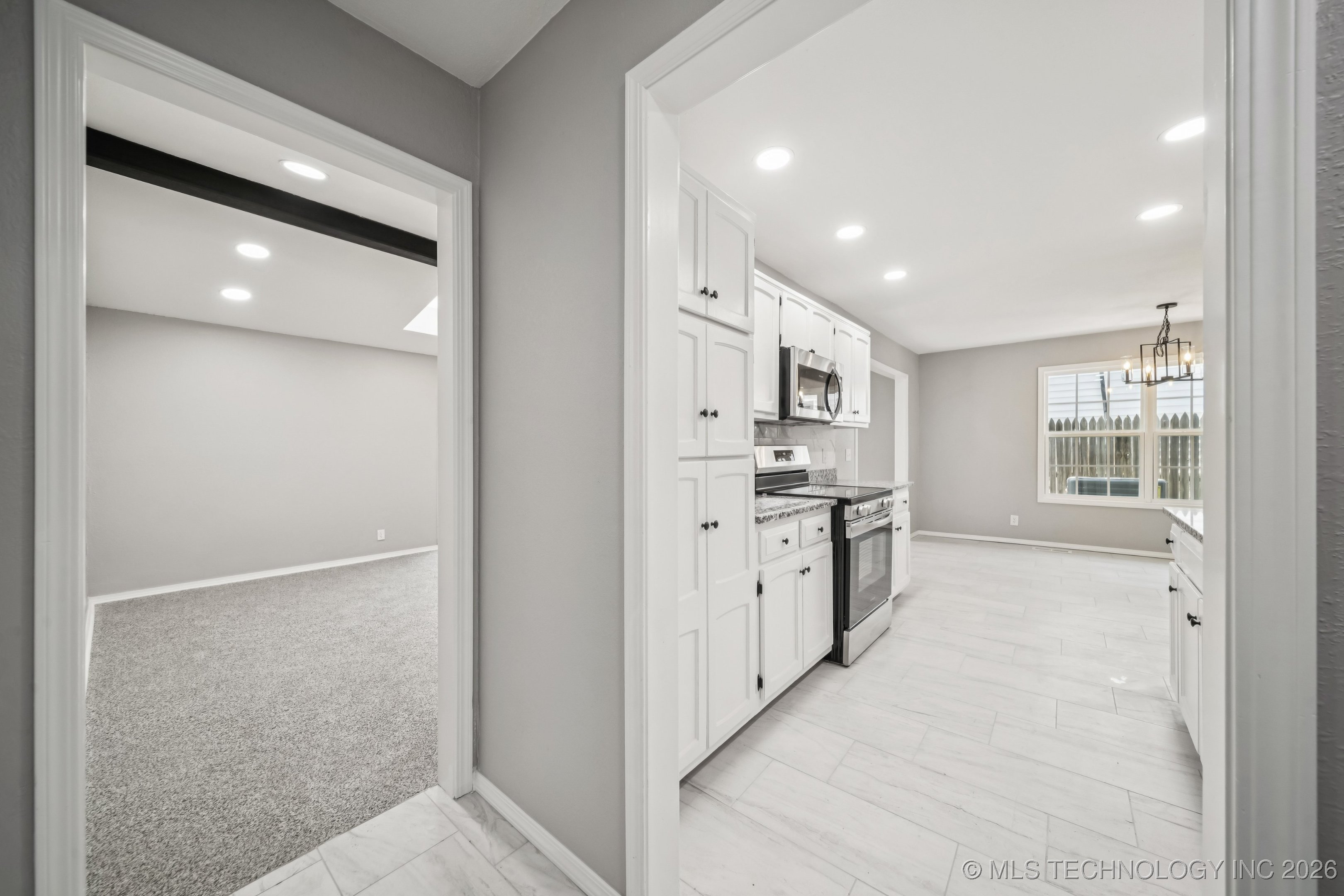 2712 S Fir Avenue Property Photo 6