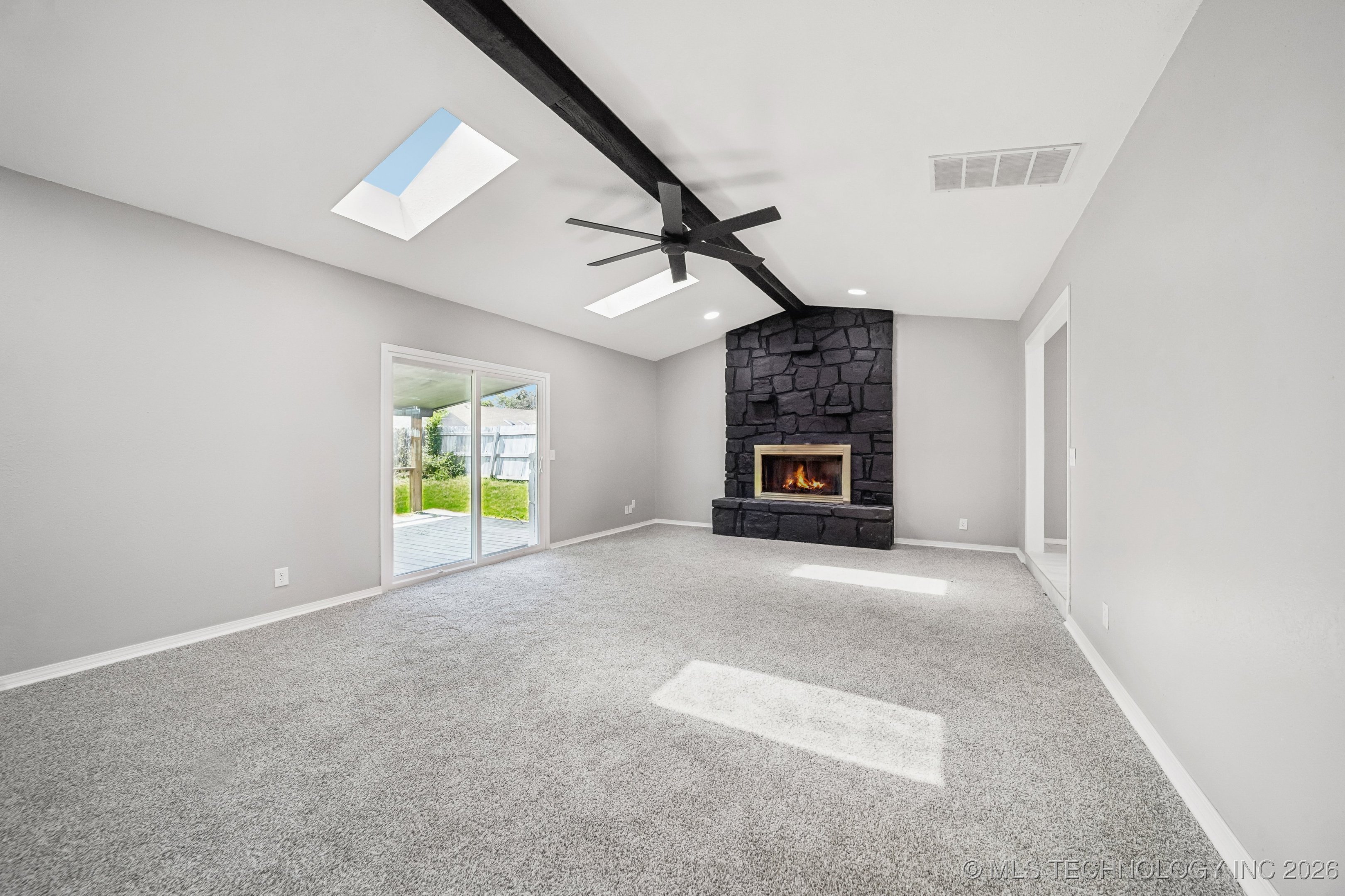 2712 S Fir Avenue Property Photo 7