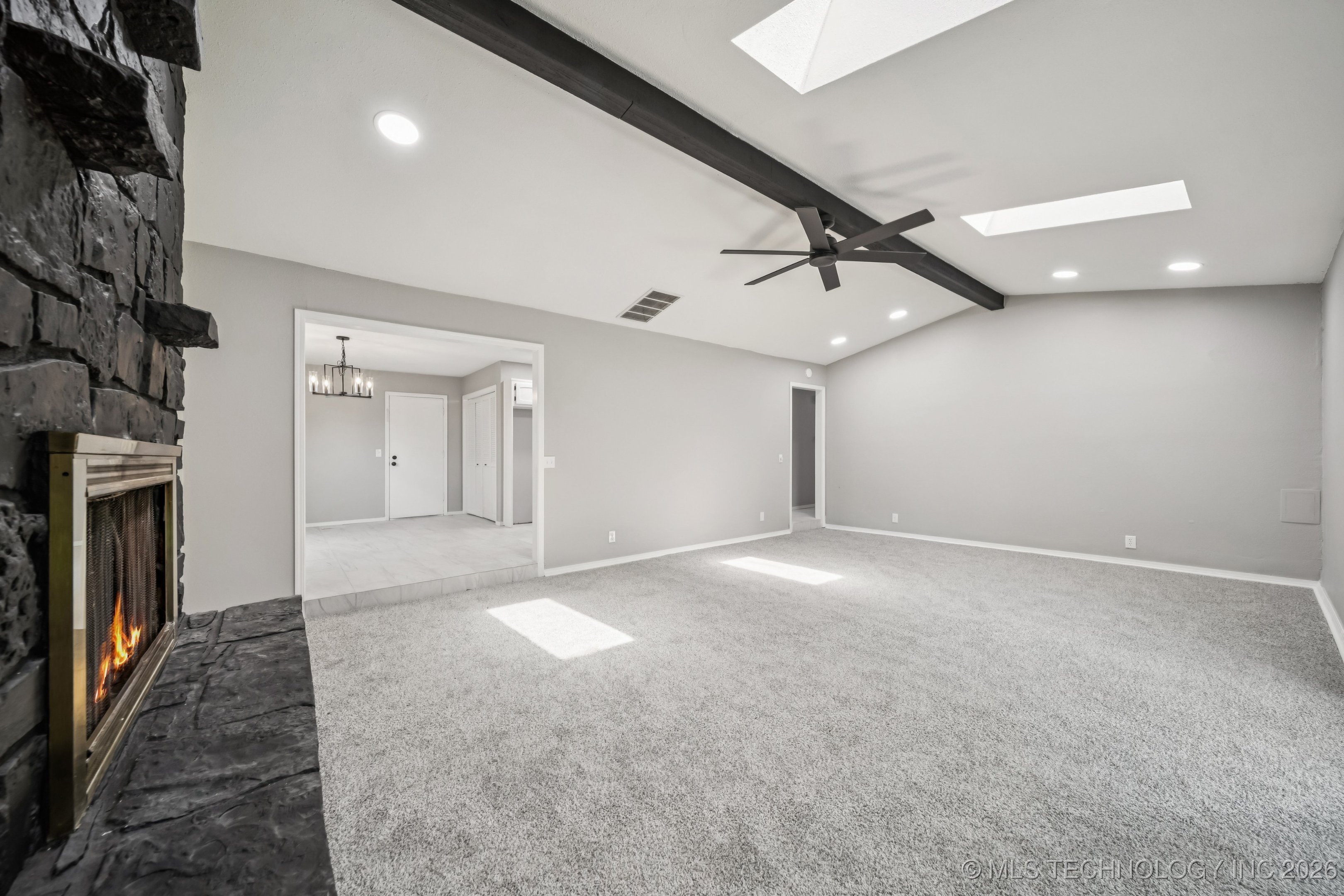 2712 S Fir Avenue Property Photo 9