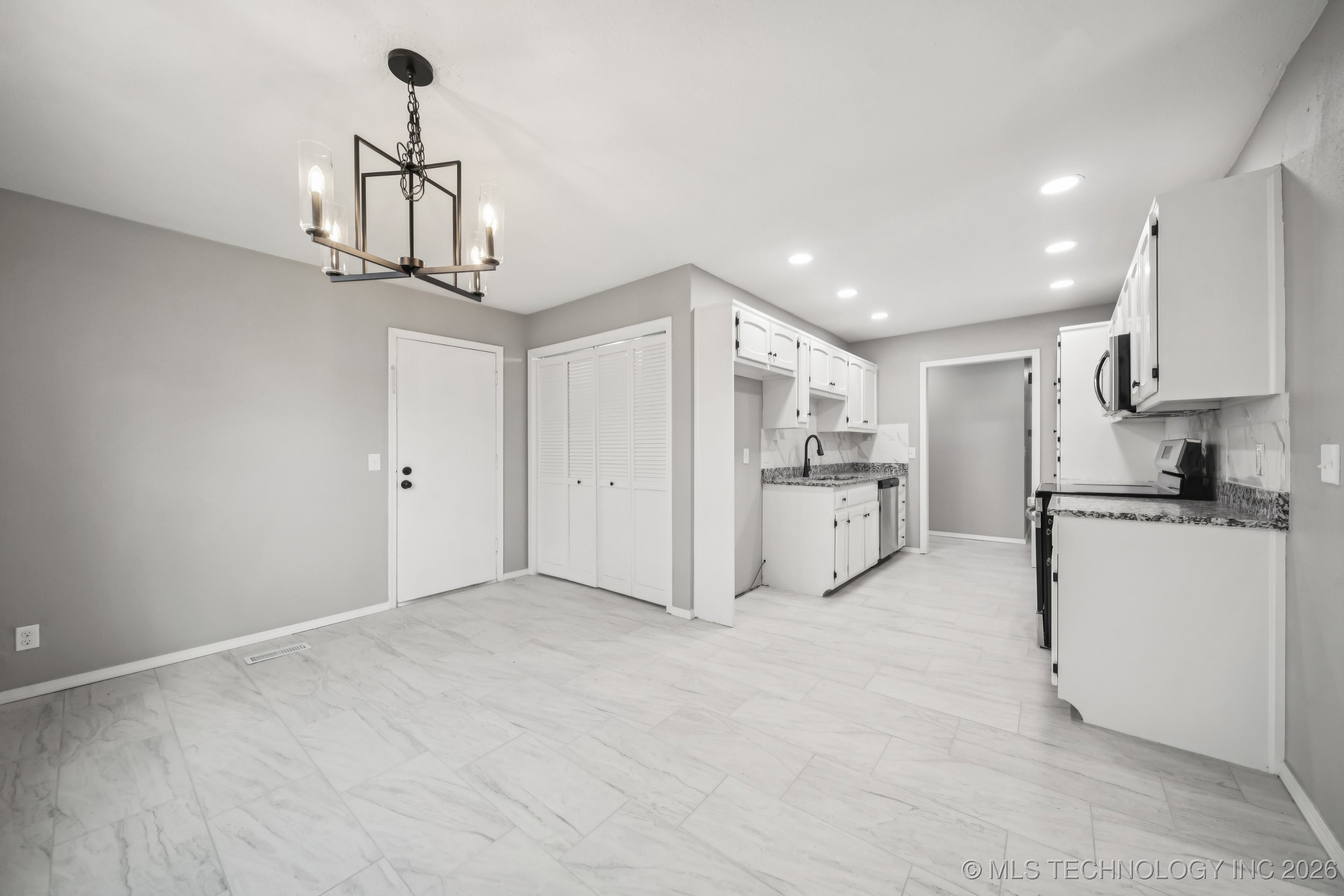 2712 S Fir Avenue Property Photo 10