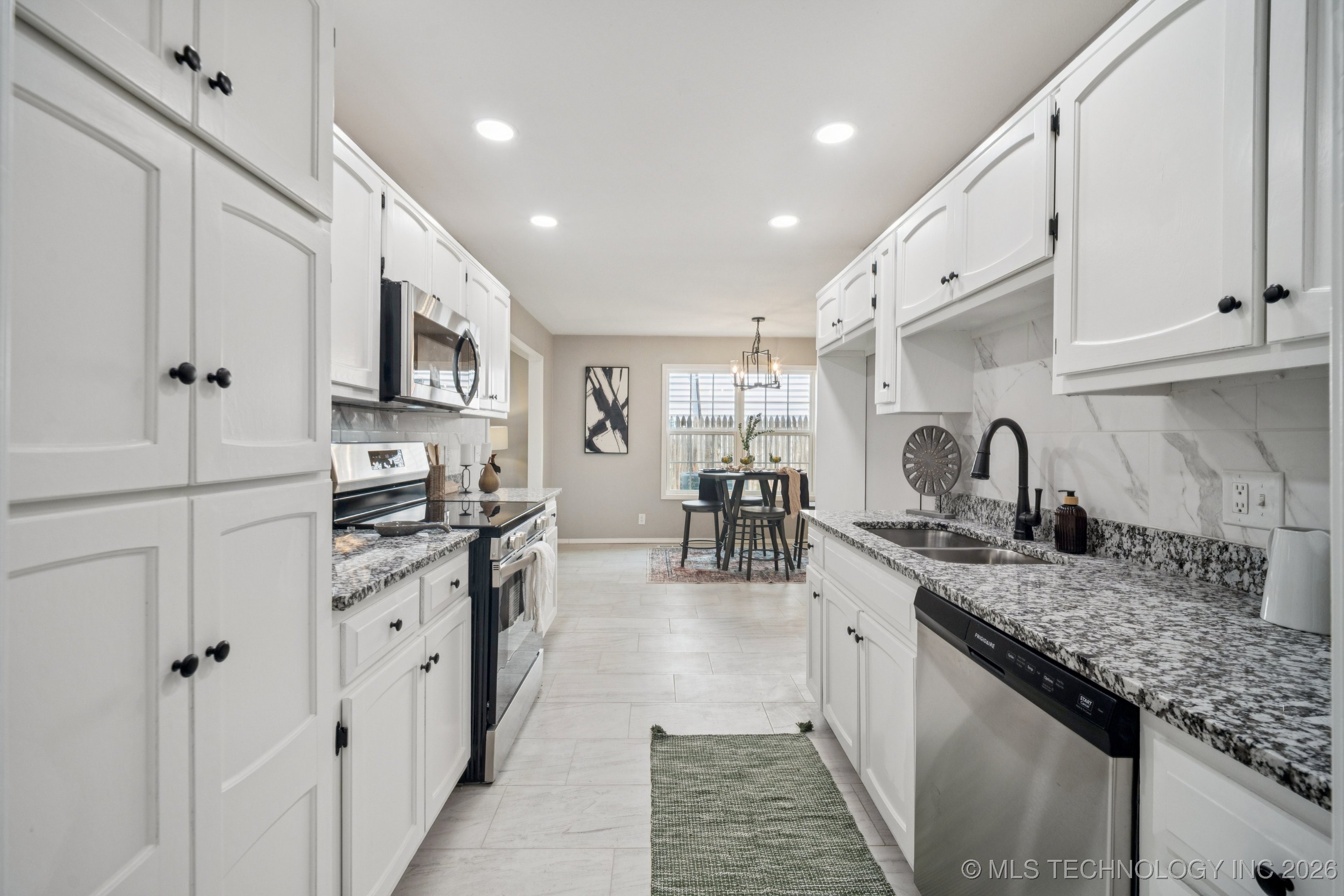 2712 S Fir Avenue Property Photo 11