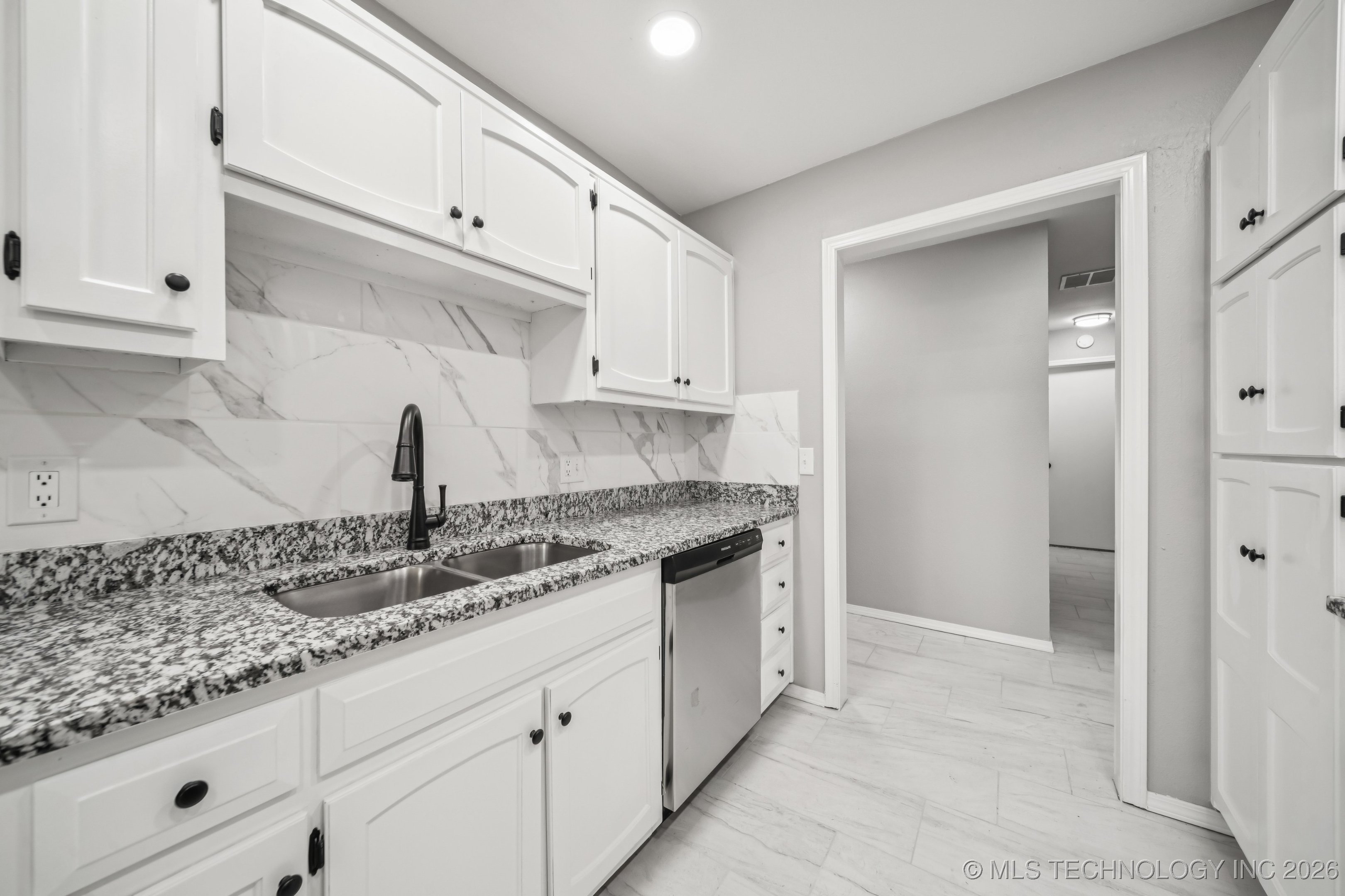 2712 S Fir Avenue Property Photo 12