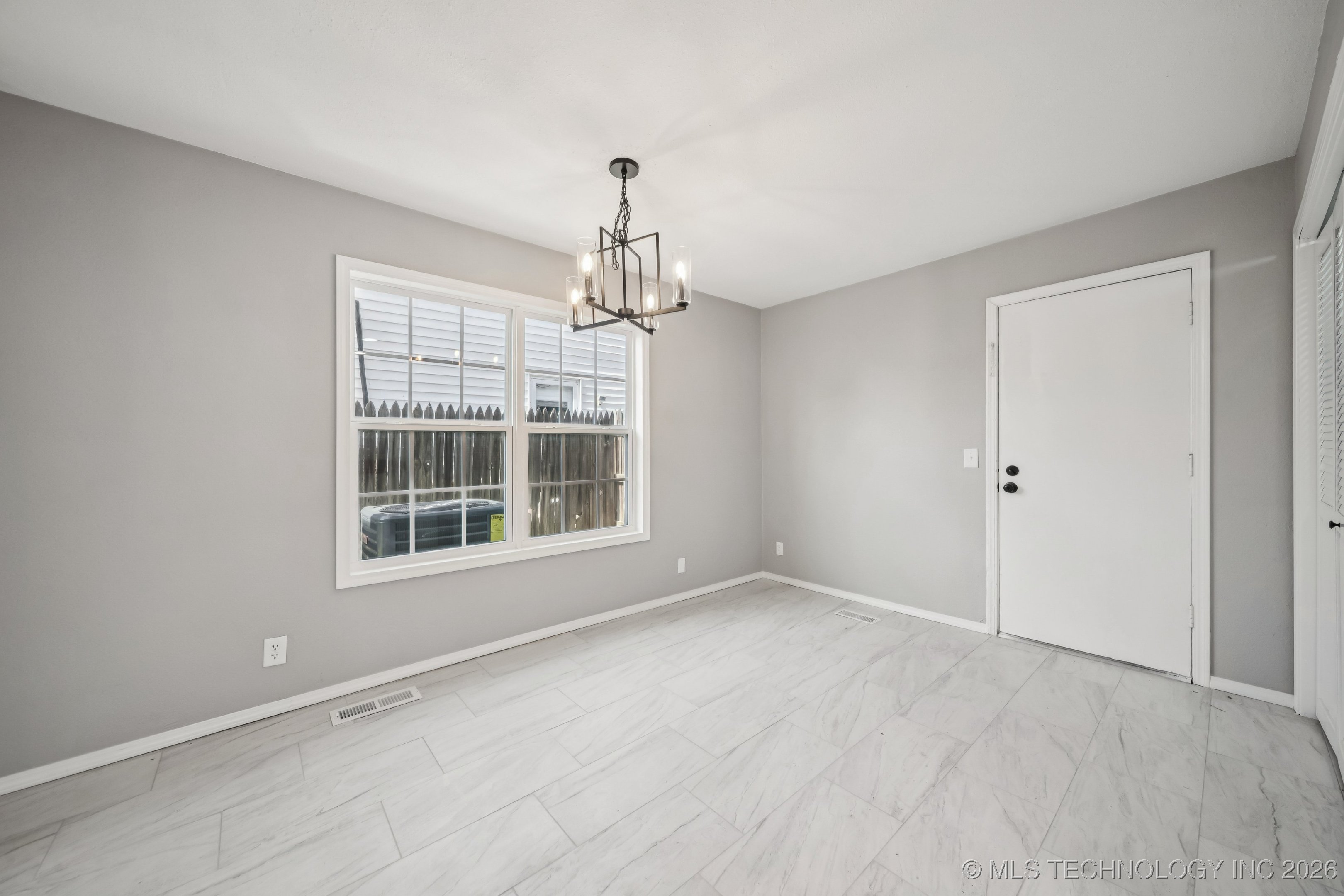 2712 S Fir Avenue Property Photo 15