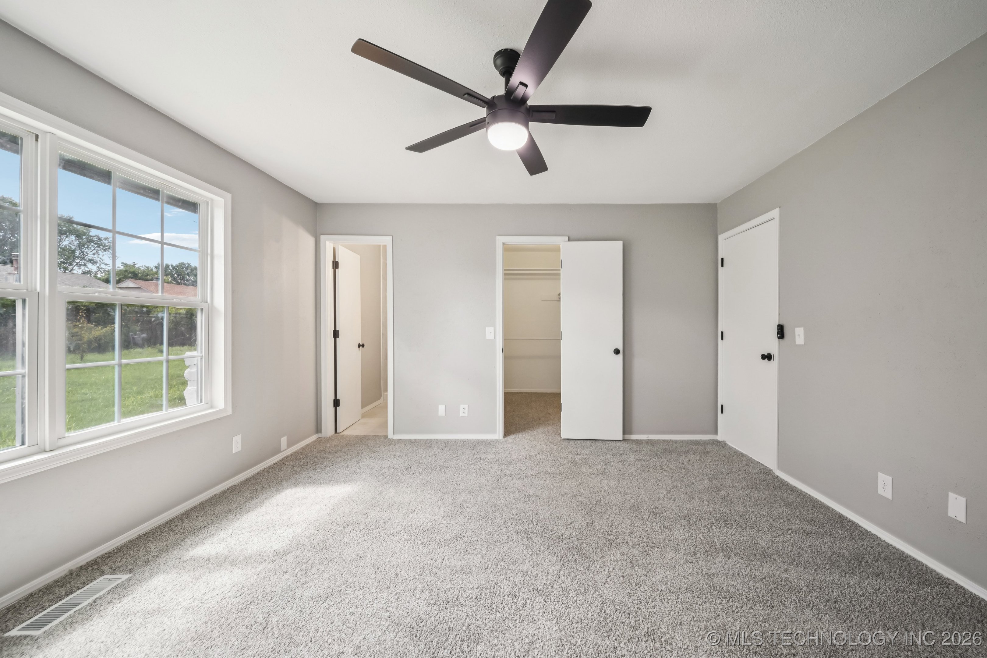 2712 S Fir Avenue Property Photo 18