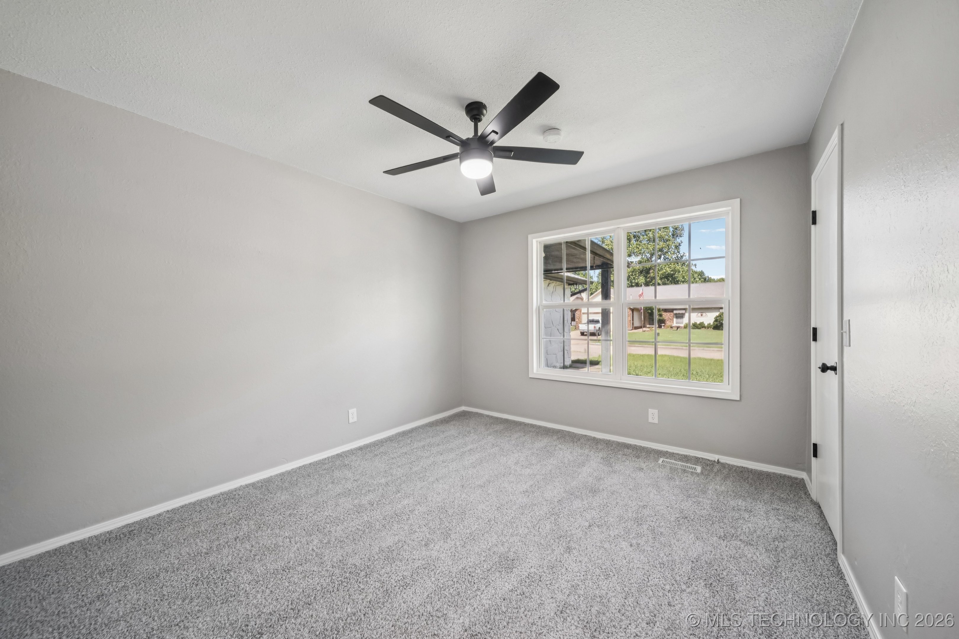 2712 S Fir Avenue Property Photo 22