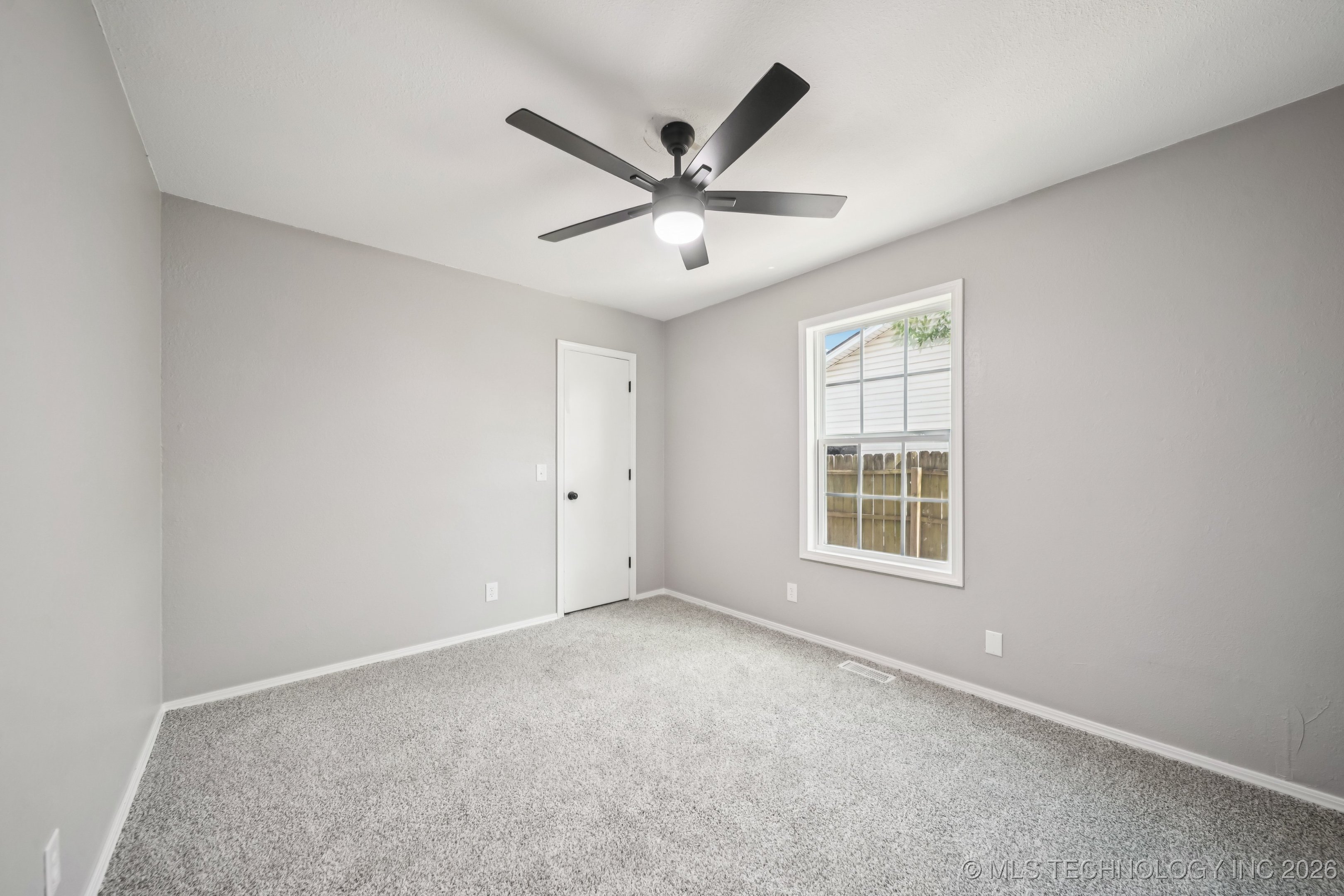 2712 S Fir Avenue Property Photo 24