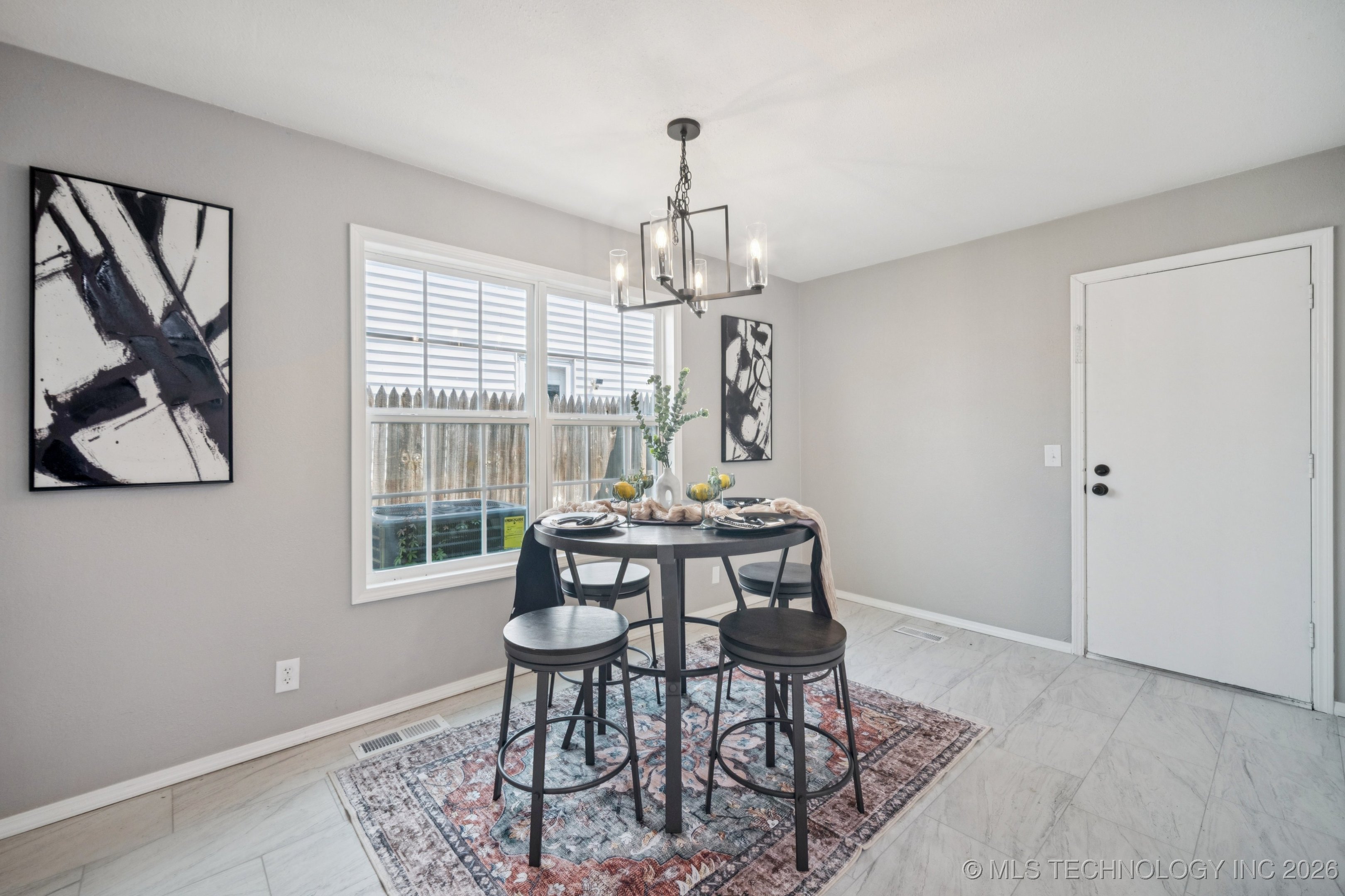 2712 S Fir Avenue Property Photo 29