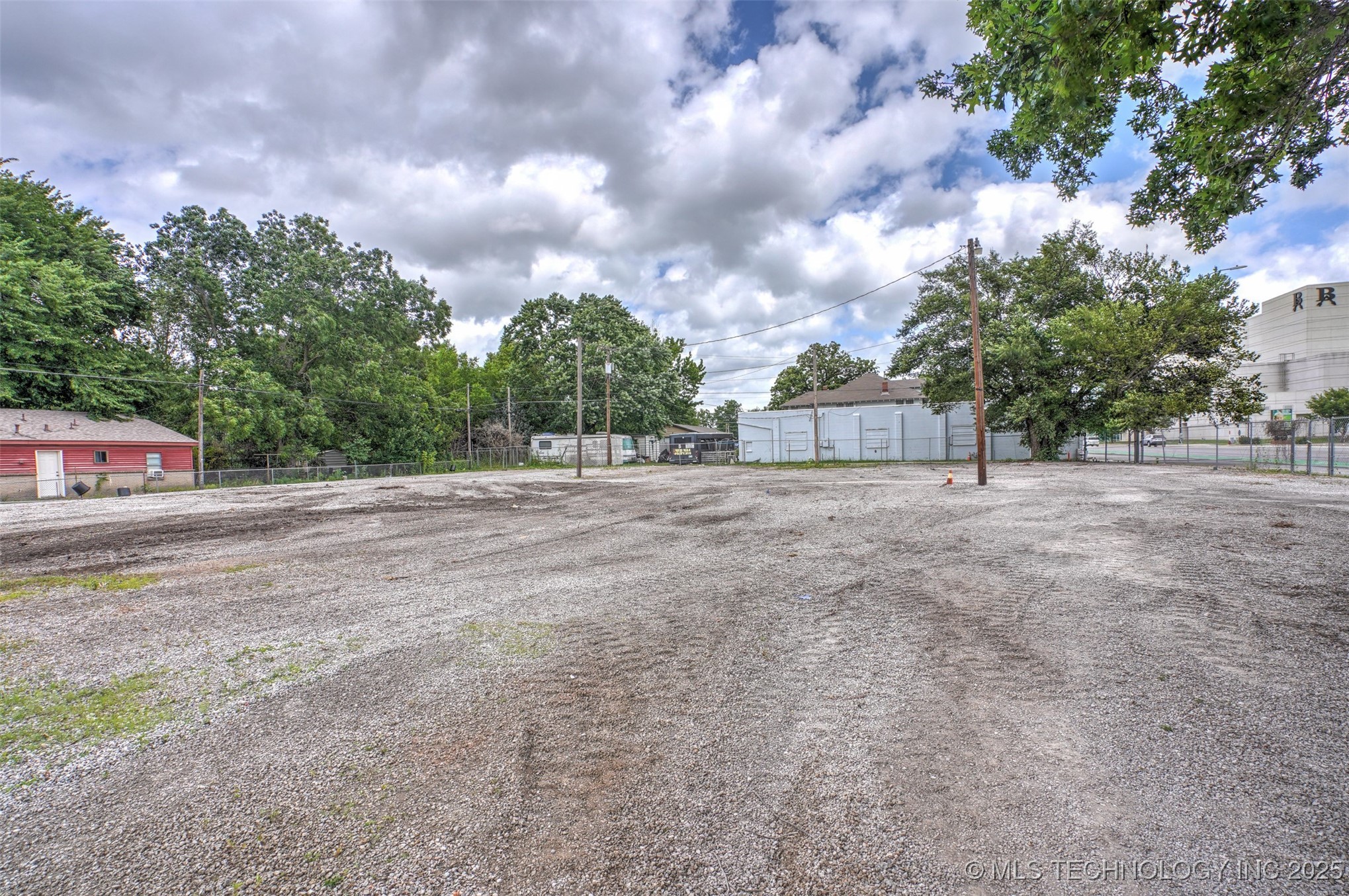 824 S Main Street Property Photo 5