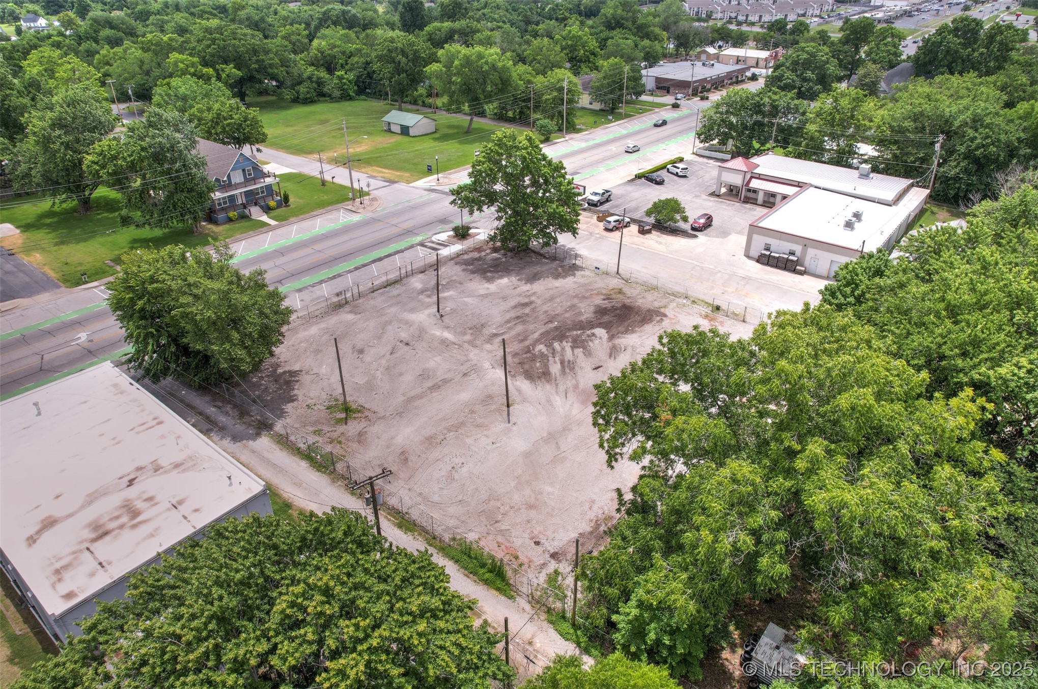 824 S Main Street Property Photo 8