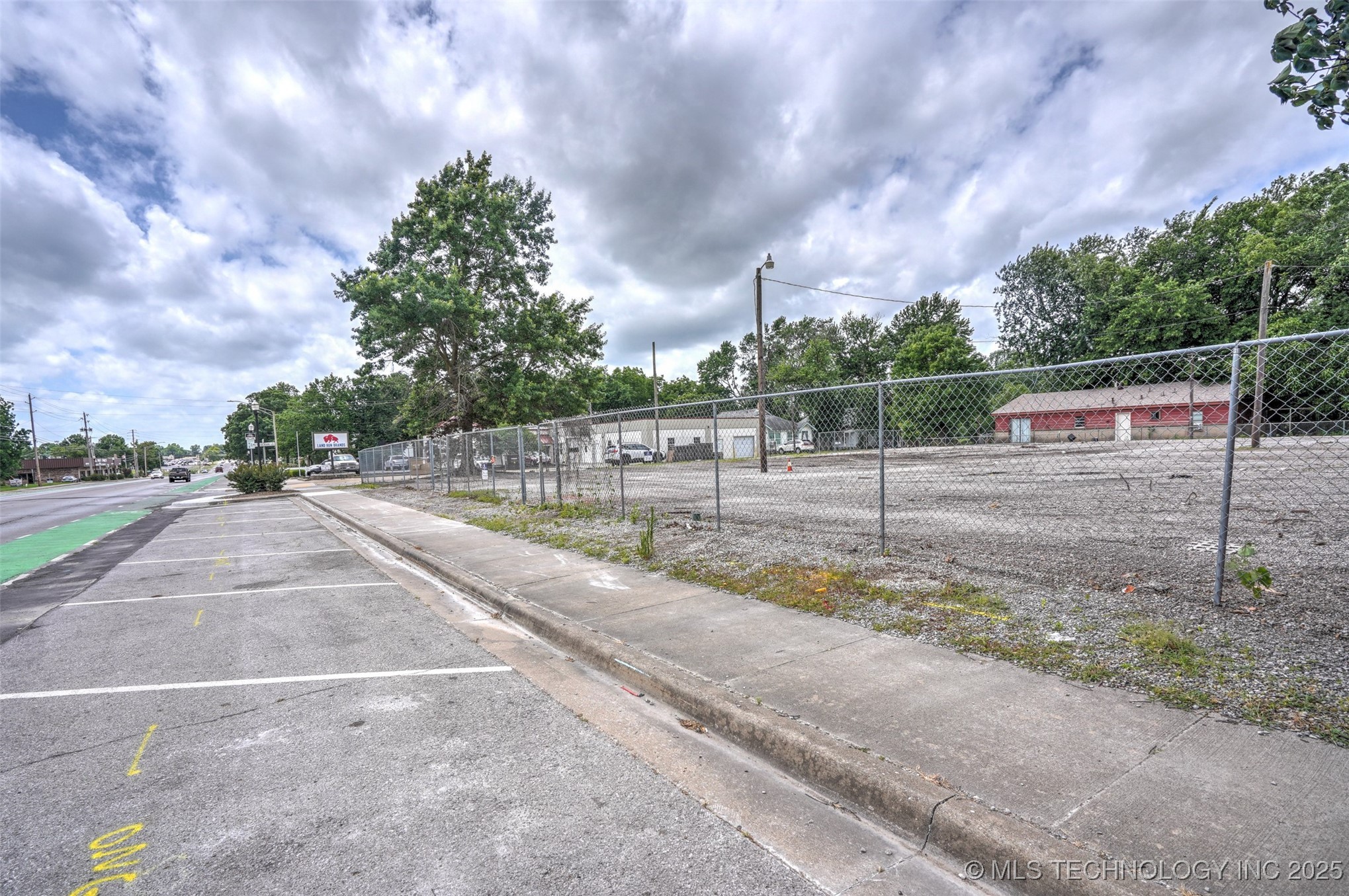 824 S Main Street Property Photo 9