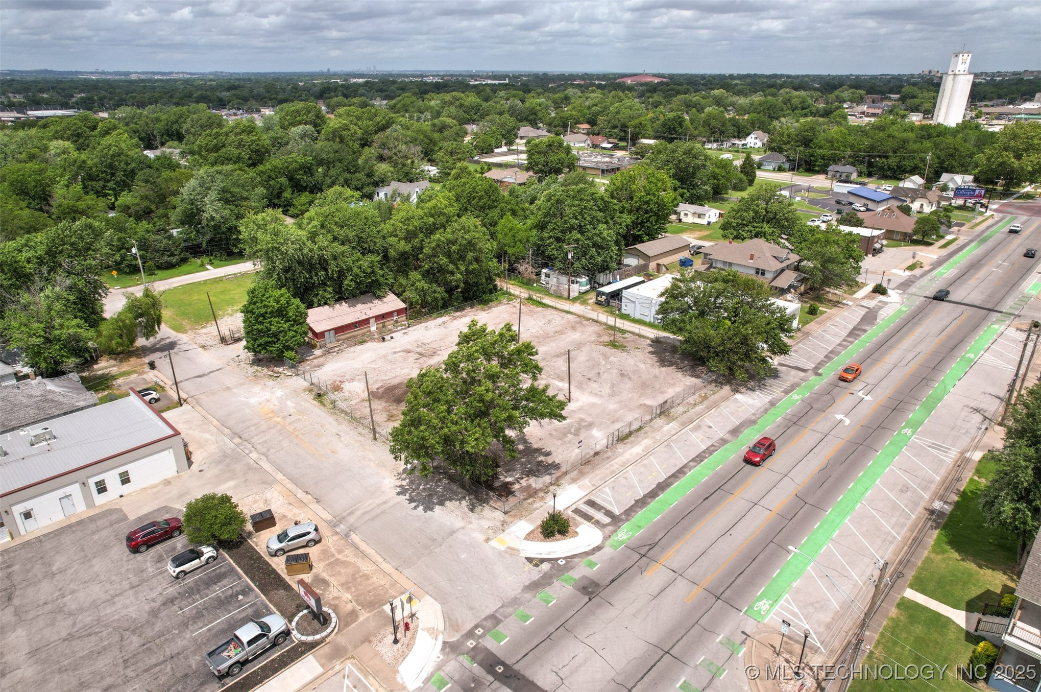 824 S Main Street Property Photo 10