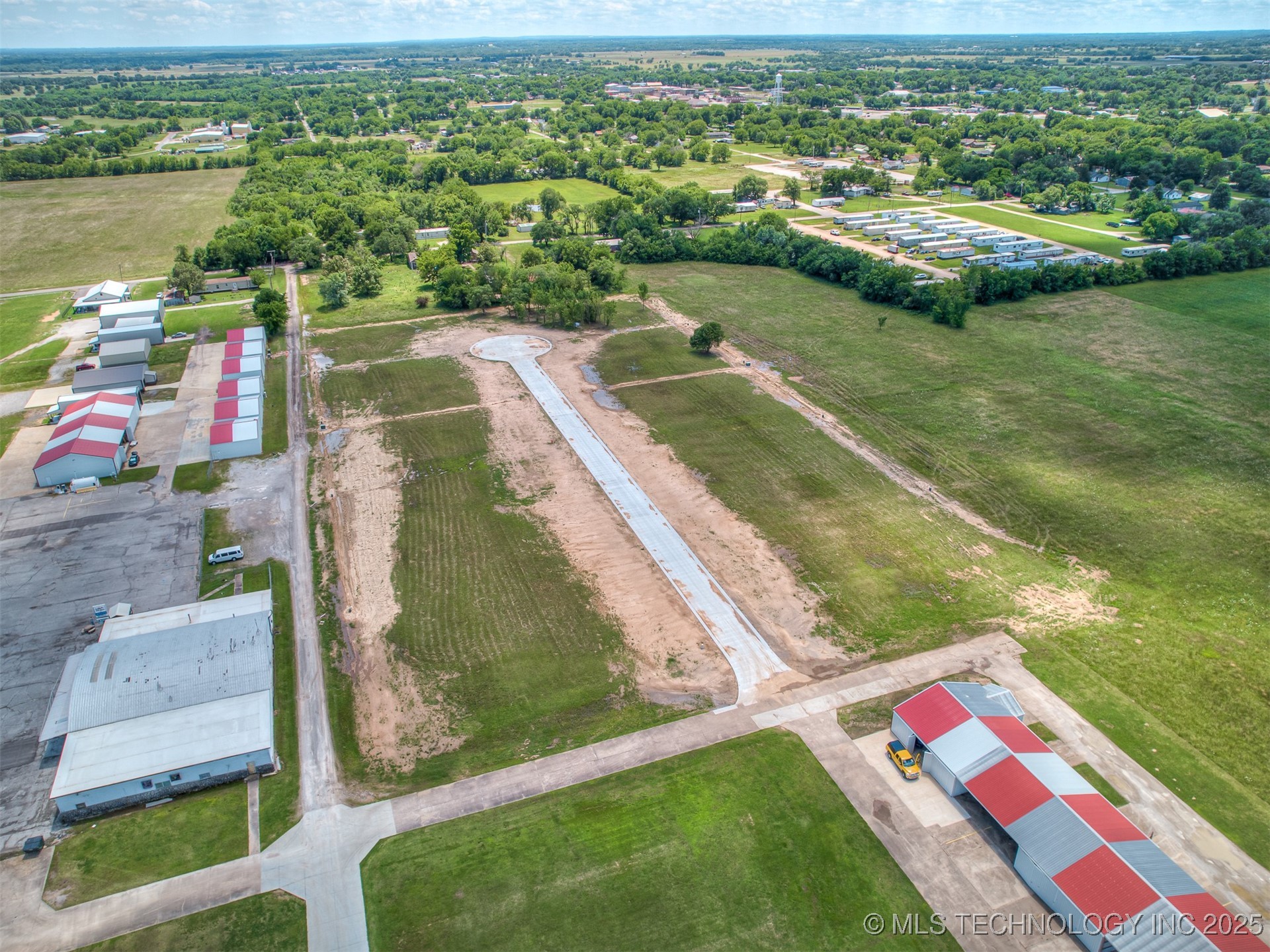 1073 N Amelia Lane Property Photo 3